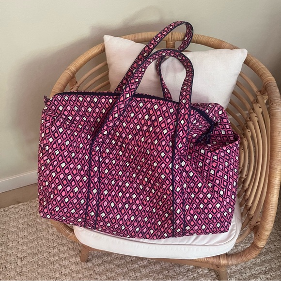 Vera Bradley KATALINA PINK
DIAMOND DUFFEL - Retired Print - Picture 3 of 3